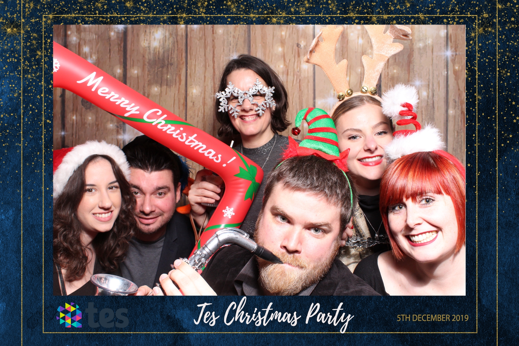 Tes Christmas party  | View more photos from the event at gallery.magicimages.uk/u/MagicImages/Tes-Christmas-party